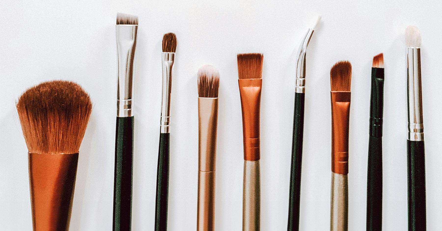 Read more about the article Beauty Basics 101: How to Clean Makeup Brushes